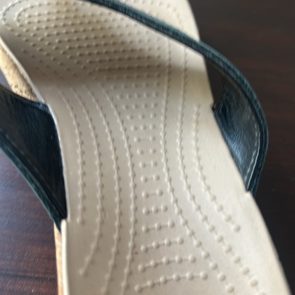 Crocs A Leigh Flower Leather Flip Flop Sandal Cork Platform Wedge Black Size 10 - Picture 16 of 17
